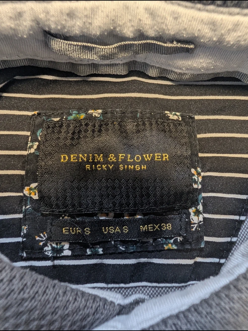 Denim & Flower Gray Polo Men's Size Small Short-Sleeve